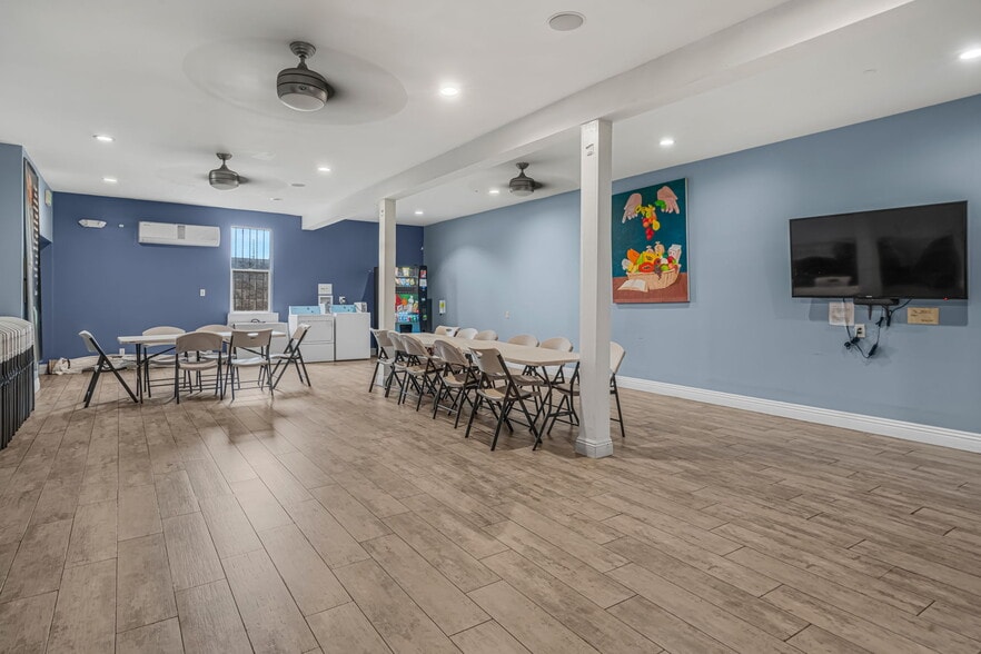 More Photos Of 1100 S Lorena St, Los Angeles Religious Facility For Sale