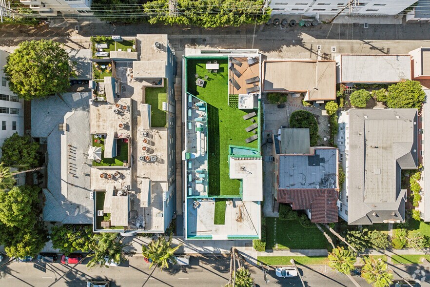 More Photos Of 137 N Doheny Dr, West Hollywood Multifamily For Sale