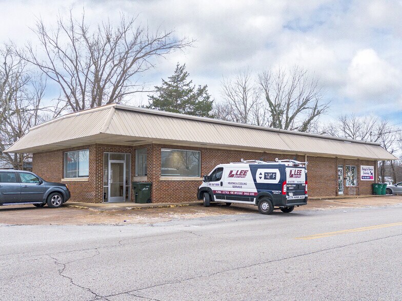 More Photos Of 200 Linden Ave, Hohenwald Loft Creative Space For Sale