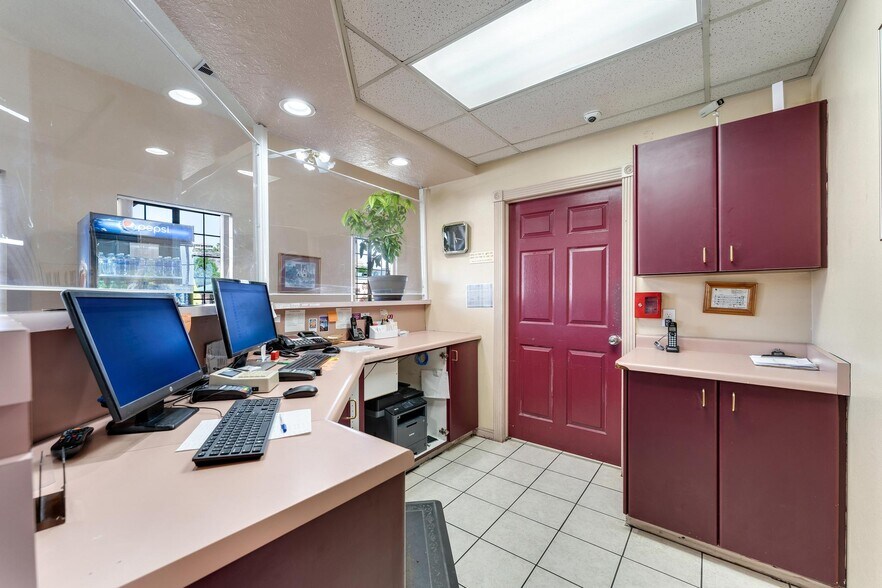 More Photos Of 260 W Main St, Vernal Hotel For Sale