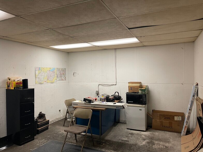 More Photos Of 125 Stewart St, Empire Distribution For Lease