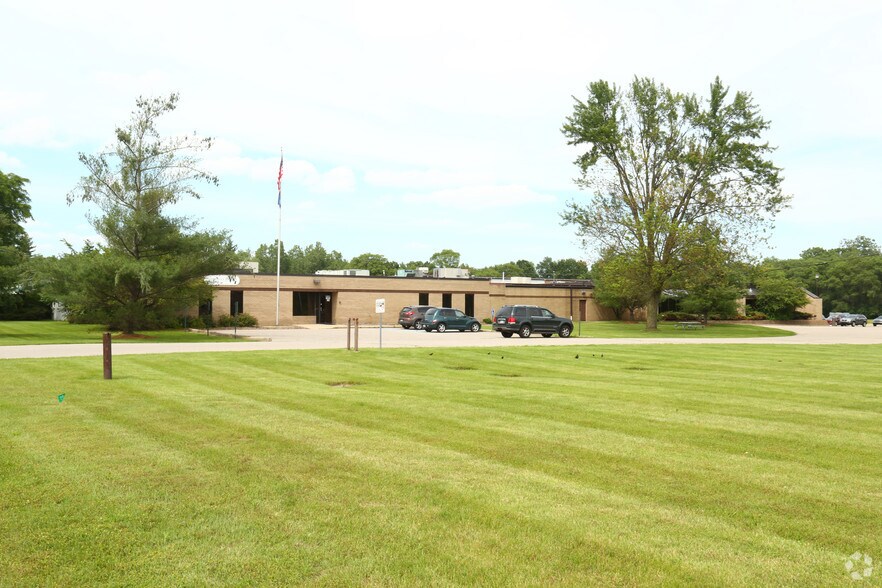More Photos Of 100-102 N Staebler Rd, Ann Arbor Manufacturing For Lease