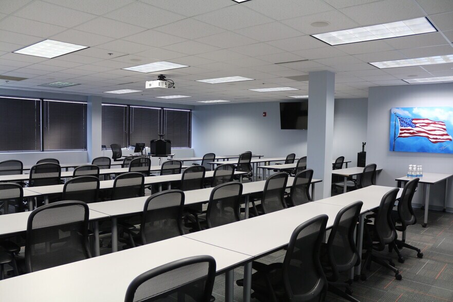 More Photos Of 3201 W White Oaks Dr, Springfield Office For Sale