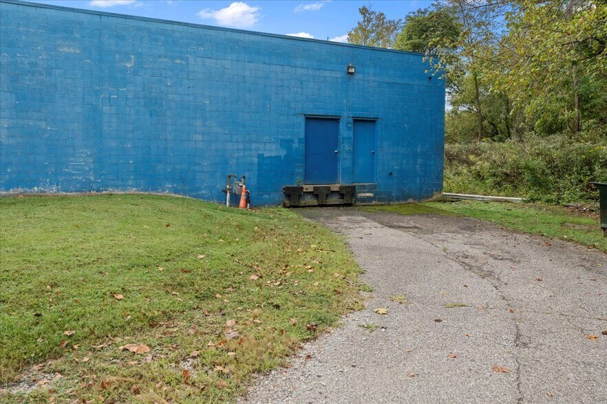 More Photos Of 516 Washington St, Ravenswood Freestanding For Sale