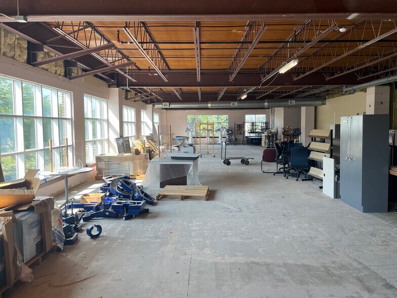More Photos Of 400 3rd St SE, Canton Office For Lease