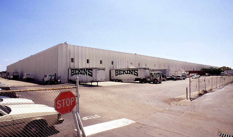 More Photos Of 5300 N Powerline Rd, Fort Lauderdale Warehouse For Lease