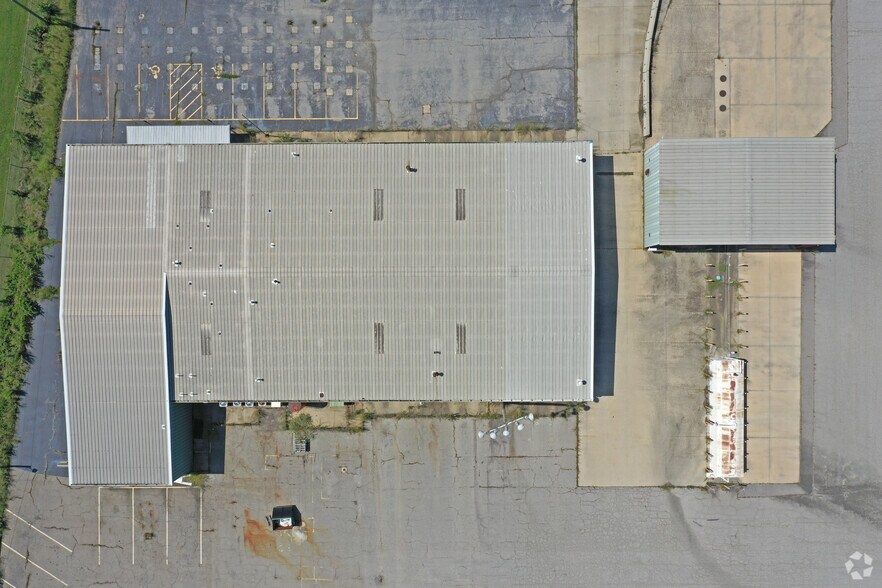 More Photos Of 406 Summit Rd, Eden Truck Terminal For Sale