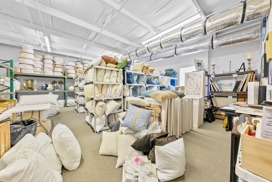 More Photos Of 5780 Taylor Rd, Naples Showroom For Sale