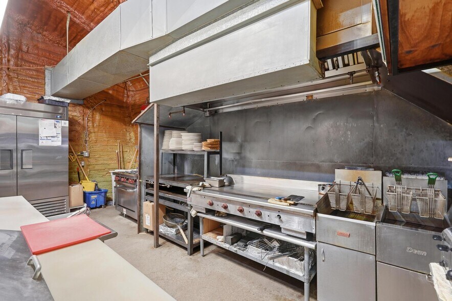 More Photos Of 542 Graham St, Tuscola General Retail For Sale