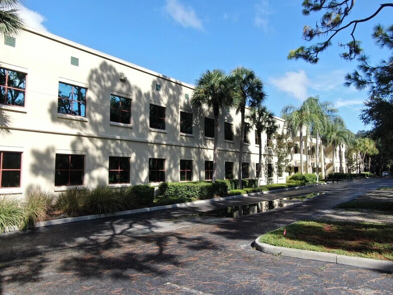 More Photos Of 2201 Cantu Ct, Sarasota Office For Lease