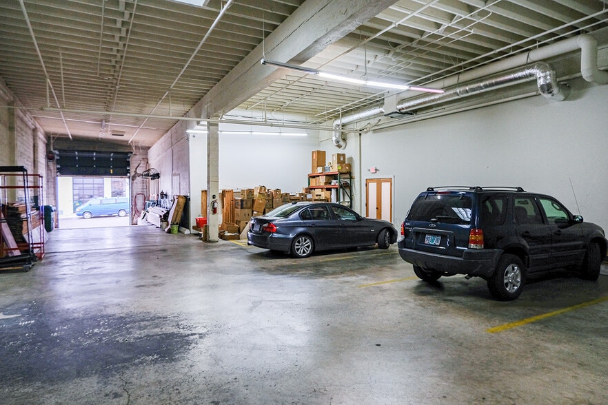More Photos Of 710 NW 17th Ave, Portland Warehouse For Lease