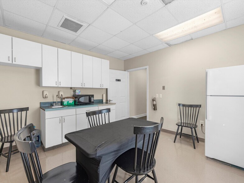 More Photos Of 910 Fairmont Pky, Pasadena Storefront Retail Office For Sale