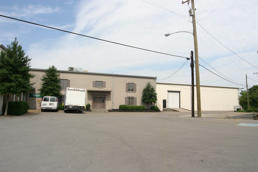 More Photos Of 2611-2615 Grandview Ave, Nashville Distribution For Lease