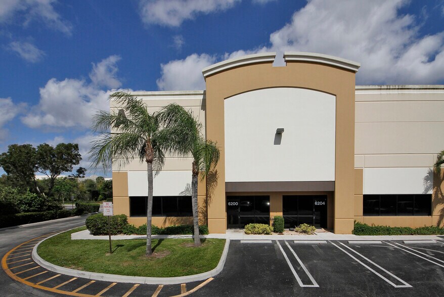 More Photos Of 6250-6270 N Hiatus Rd, Tamarac Unknown For Lease