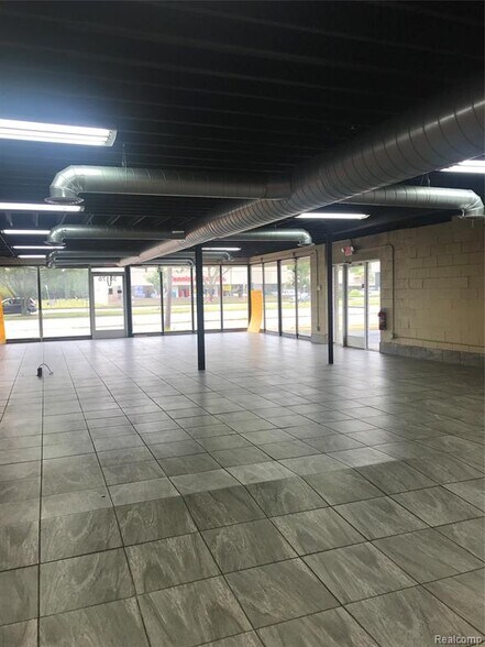 More Photos Of 30178 Woodward Ave, Royal Oak Auto Dealership For Lease