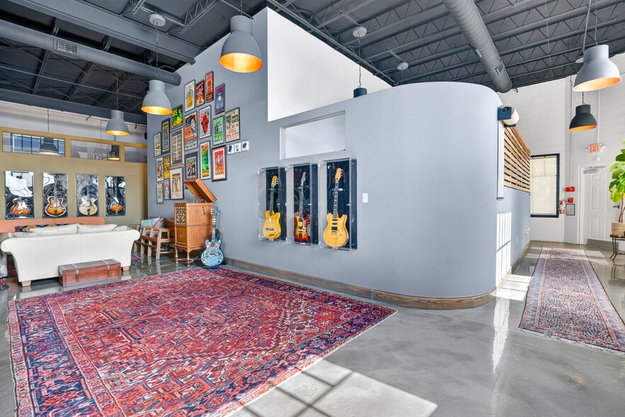 More Photos Of 2500 Emerson Ave S, Saint Petersburg Manufacturing For Lease