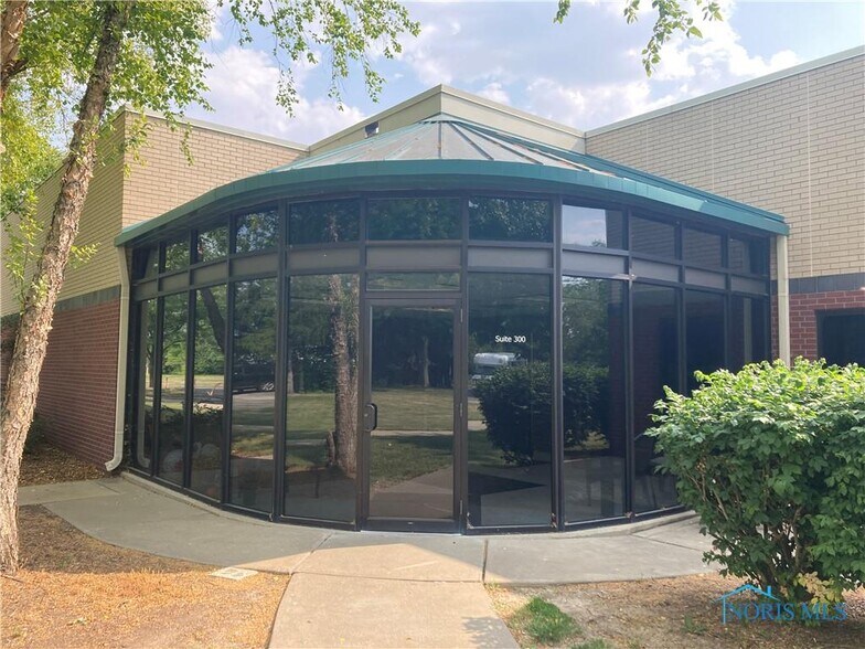 More Photos Of 741 Commerce Dr, Perrysburg Office Residential For Sale