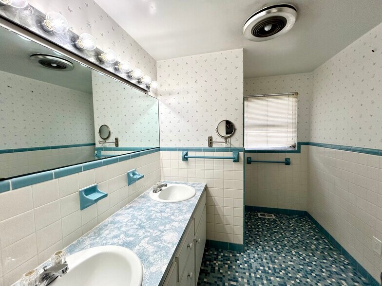 More Photos Of 2714 W Manatee Ave, Bradenton Office Residential For Sale