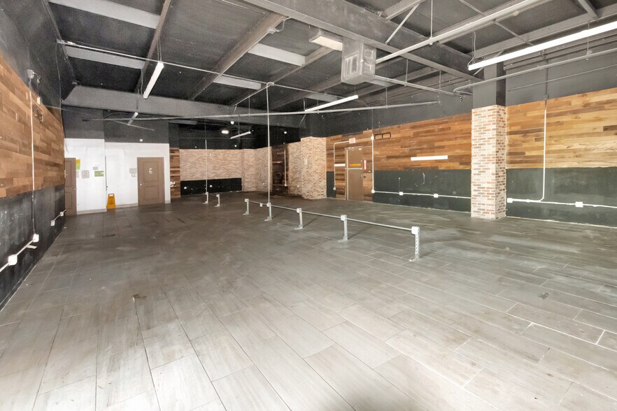 More Photos Of 104 Teakwood Dr, Victoria Medical For Sale