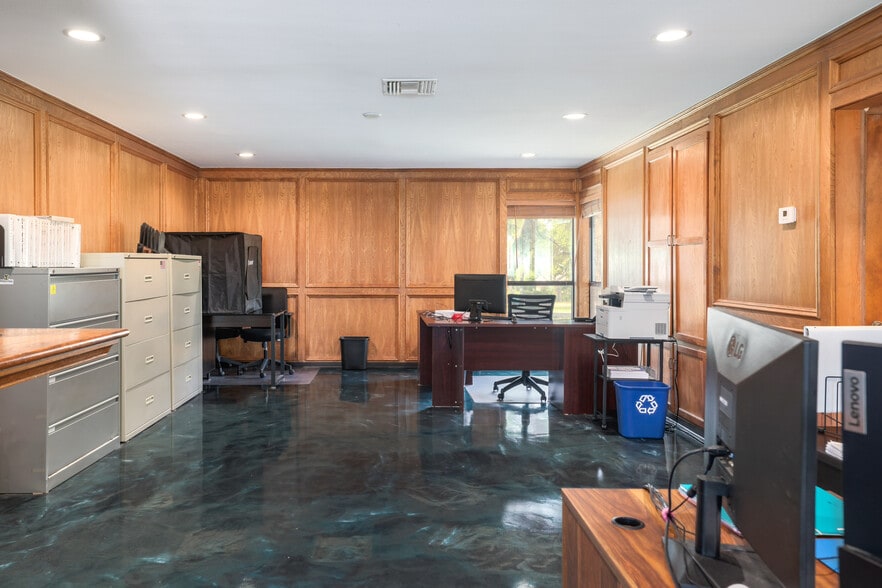 More Photos Of 13231 Rooster Springs Rd, Austin Office Residential For Sale