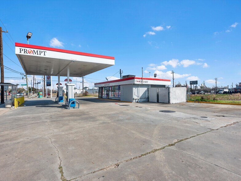 More Photos Of 4350 Airline Dr, Houston Storefront Retail Office For Lease