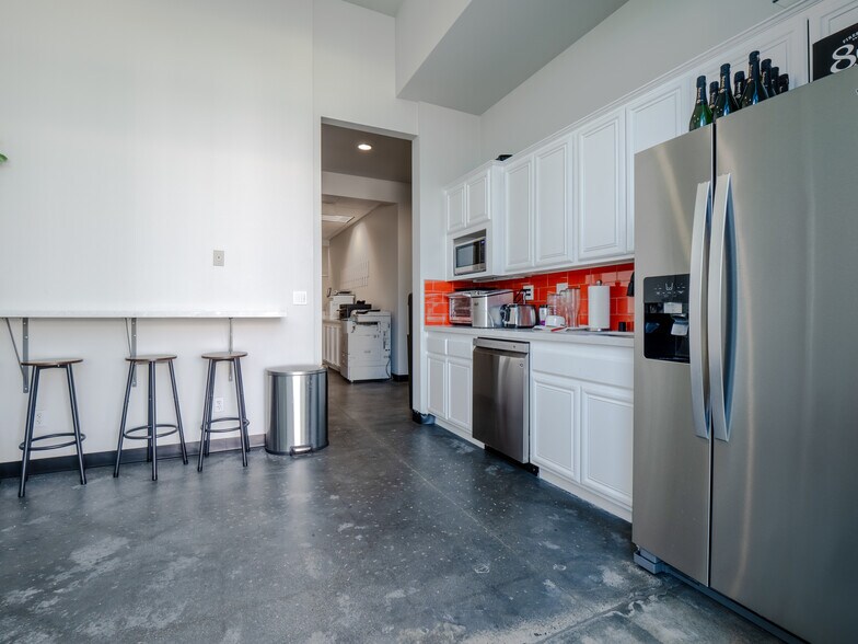 More Photos Of 28009 Smyth Dr, Santa Clarita Office For Lease