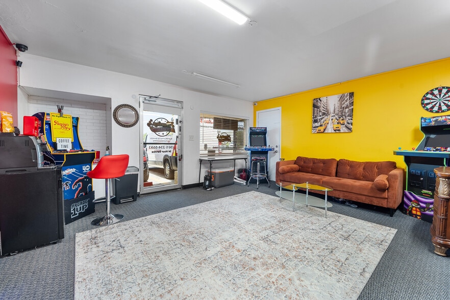 More Photos Of 112 N Federal Hwy, Lake Park Freestanding For Sale