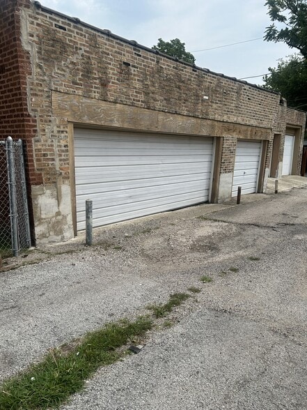 More Photos Of 6841 S Dante Ave, Chicago Apartments For Sale