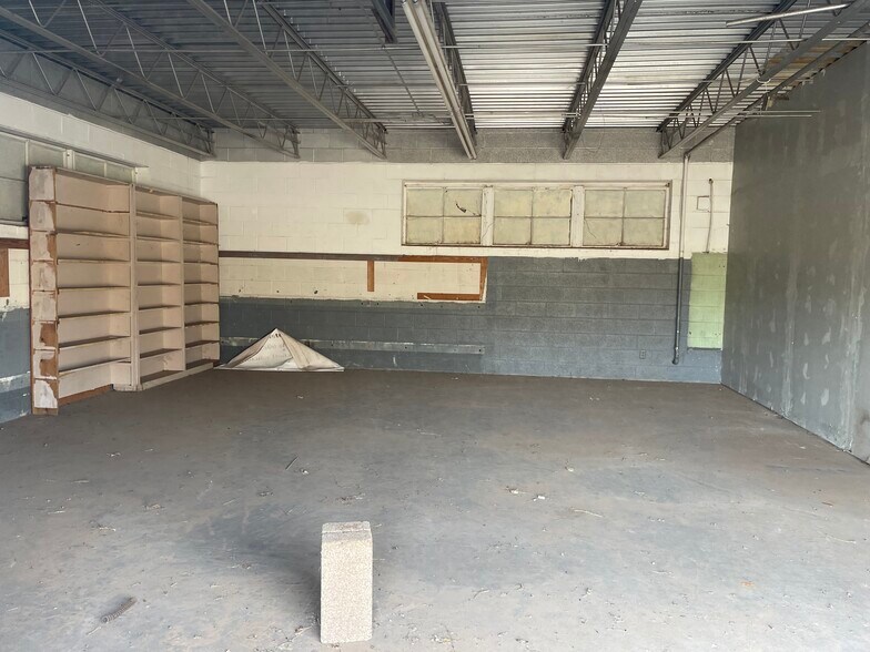 More Photos Of 1109 Kemper St, Lubbock Warehouse For Lease
