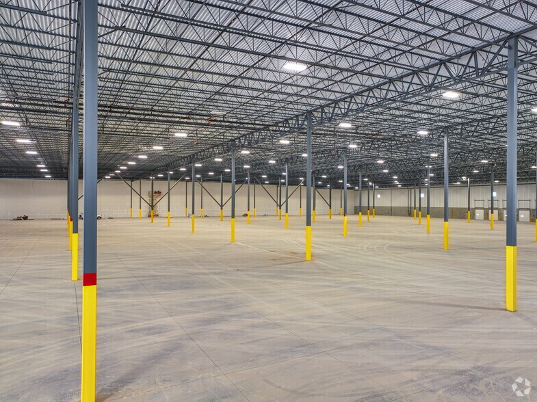 More Photos Of 400 Trey St, Jeffersonville Distribution For Lease