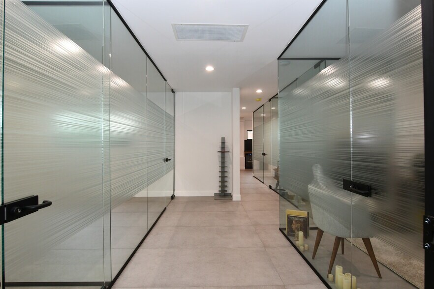 More Photos Of 1104 S Robertson Blvd, Los Angeles Office For Lease