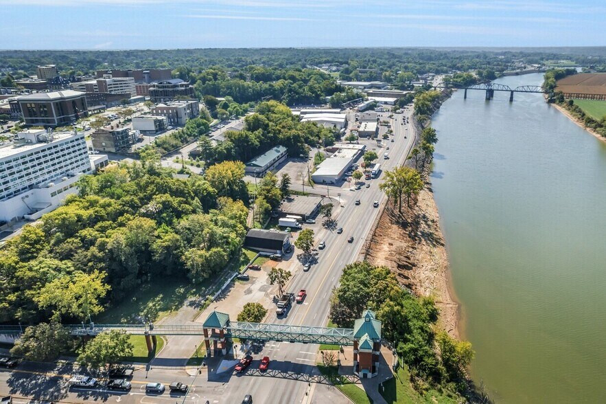 More Photos Of , Clarksville General Retail For Sale