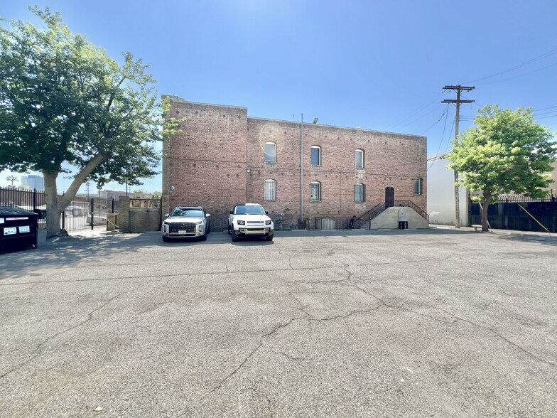More Photos Of 606 E 6th St, Los Angeles Loft Creative Space For Lease