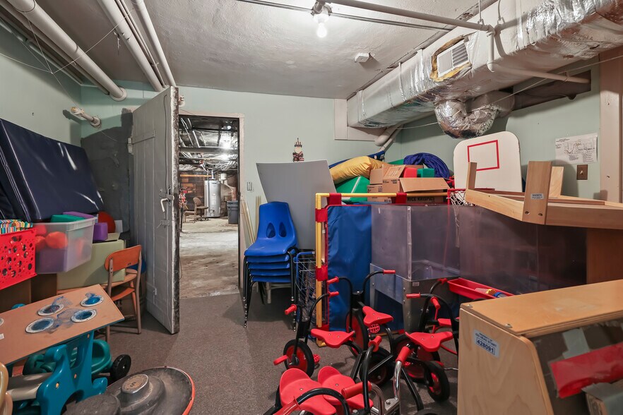 More Photos Of 1631 Main St, Niagara Falls Industrial For Sale