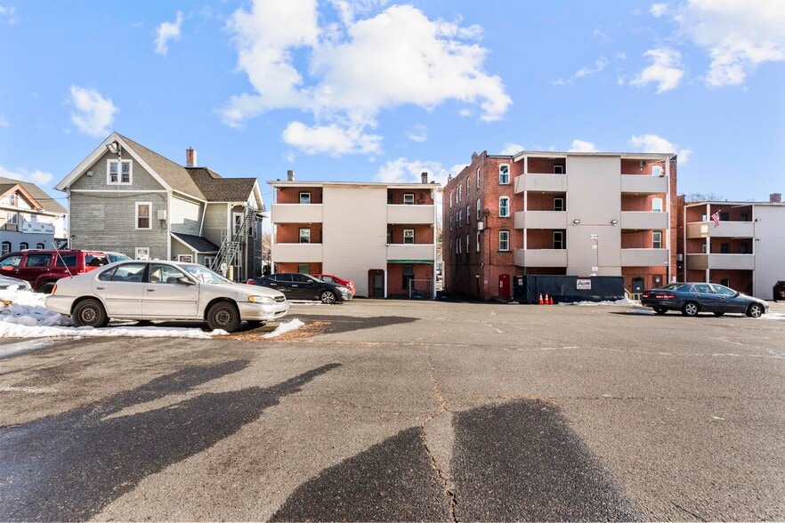 More Photos Of 411-431 N Main St, Bristol Apartments For Lease