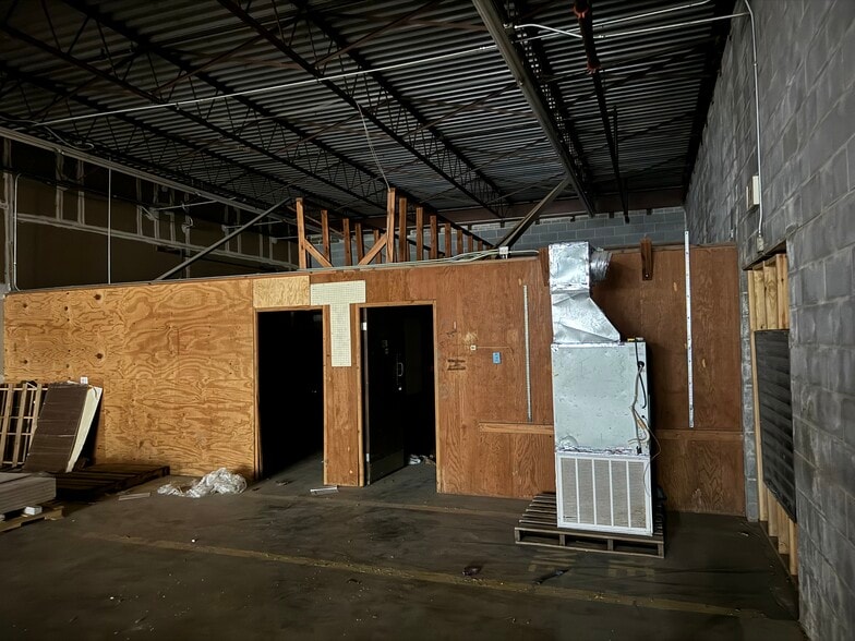 More Photos Of 1402 Western Blvd, Tarboro Auto Repair For Lease