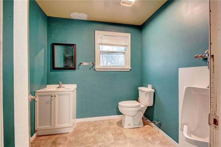 More Photos Of 3905 Prairie Ln, Austin Flex For Sale