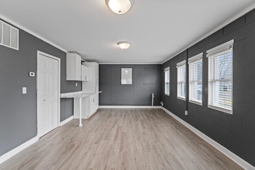 More Photos Of 4188 Fenton Rd, Flint Storefront Retail Office For Sale