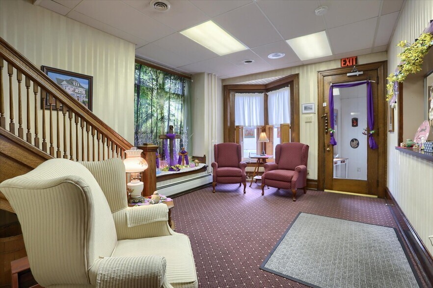 More Photos Of 3 S Market St, Shamokin Flex For Sale