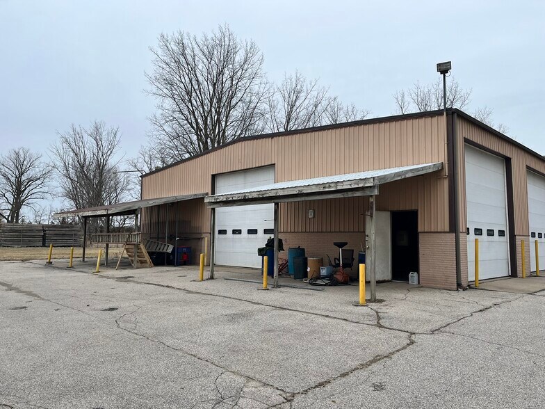 More Photos Of 401 Kent Ct, Midland Flex For Sale