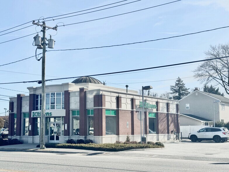 More Photos Of 2150 Merrick Rd, Merrick Bank For Sale