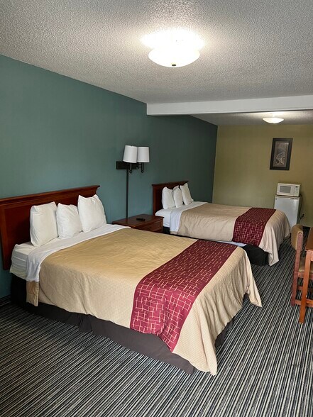 More Photos Of 1645 Main St N, Allendale Hotel For Sale