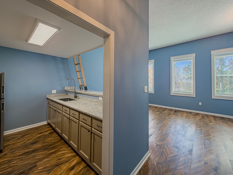 More Photos Of 114 N Patterson, Valdosta Storefront Retail Office For Sale