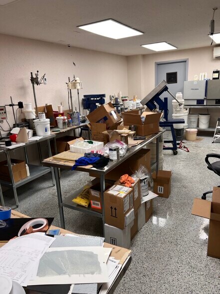 More Photos Of 360 Old Sanford Oviedo Rd, Winter Springs Manufacturing For Lease