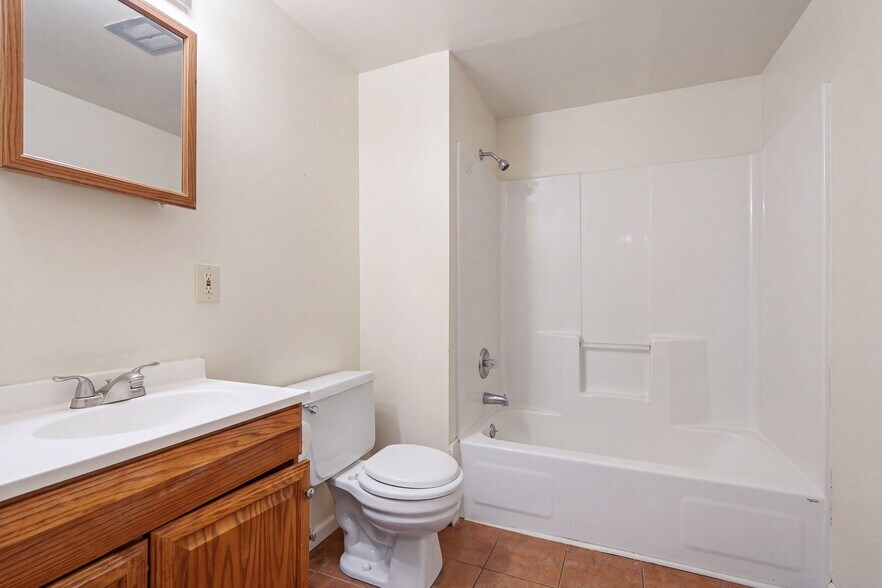 More Photos Of 471 Pond St, Woonsocket Apartments For Sale