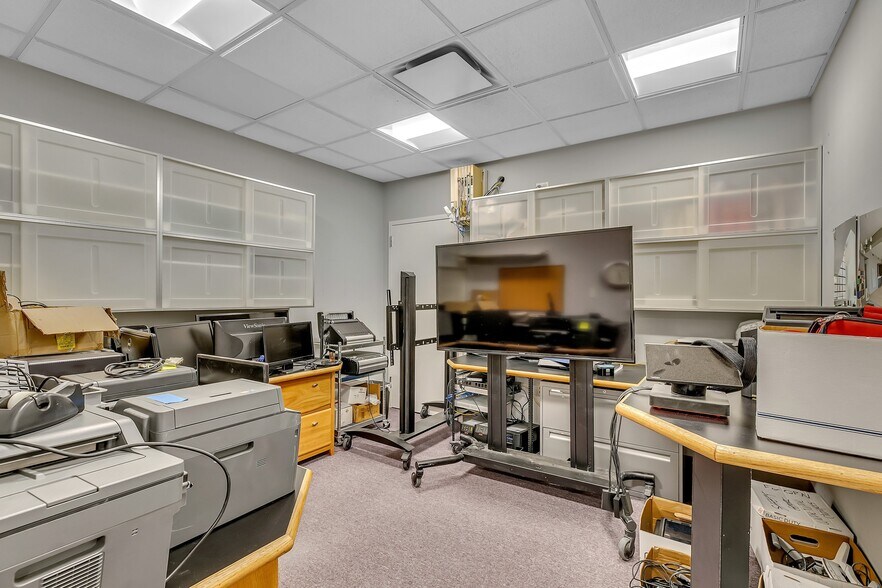 More Photos Of 22 Colt Ct, Ronkonkoma Warehouse For Sale