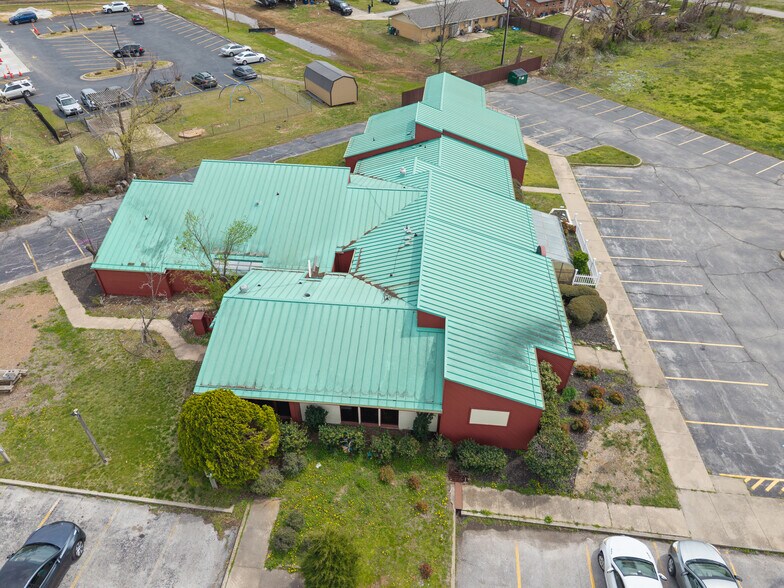 More Photos Of 1102-1108 Poplar Pl, Rogers Medical For Lease