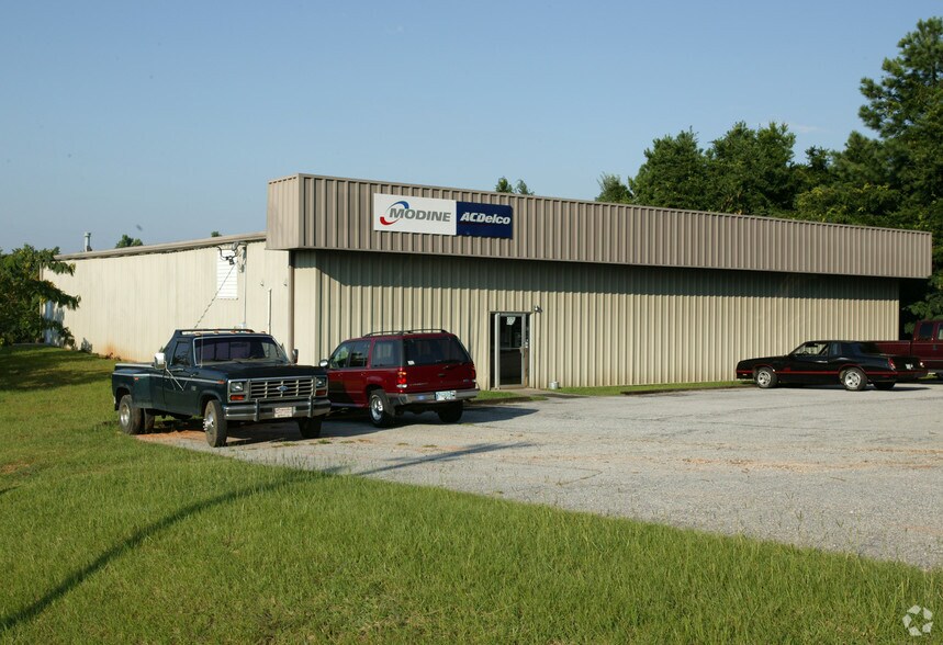 More Photos Of 221 Beverly Rd, Greenville Warehouse For Lease