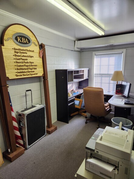 More Photos Of 1111 Willowbrook Dr, Greensboro Light Manufacturing For Sale