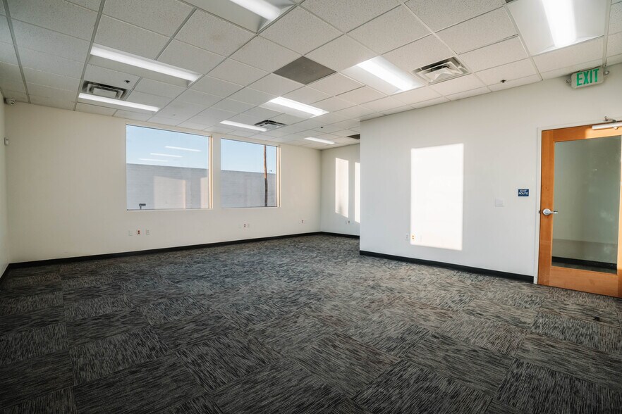 More Photos Of 42650 Melanie Pl, Palm Desert Loft Creative Space For Lease